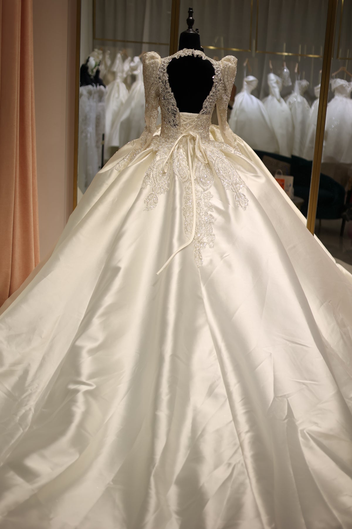 Luxury Crystal Lace V-Neck Long Sleeves Wedding Dress RS024