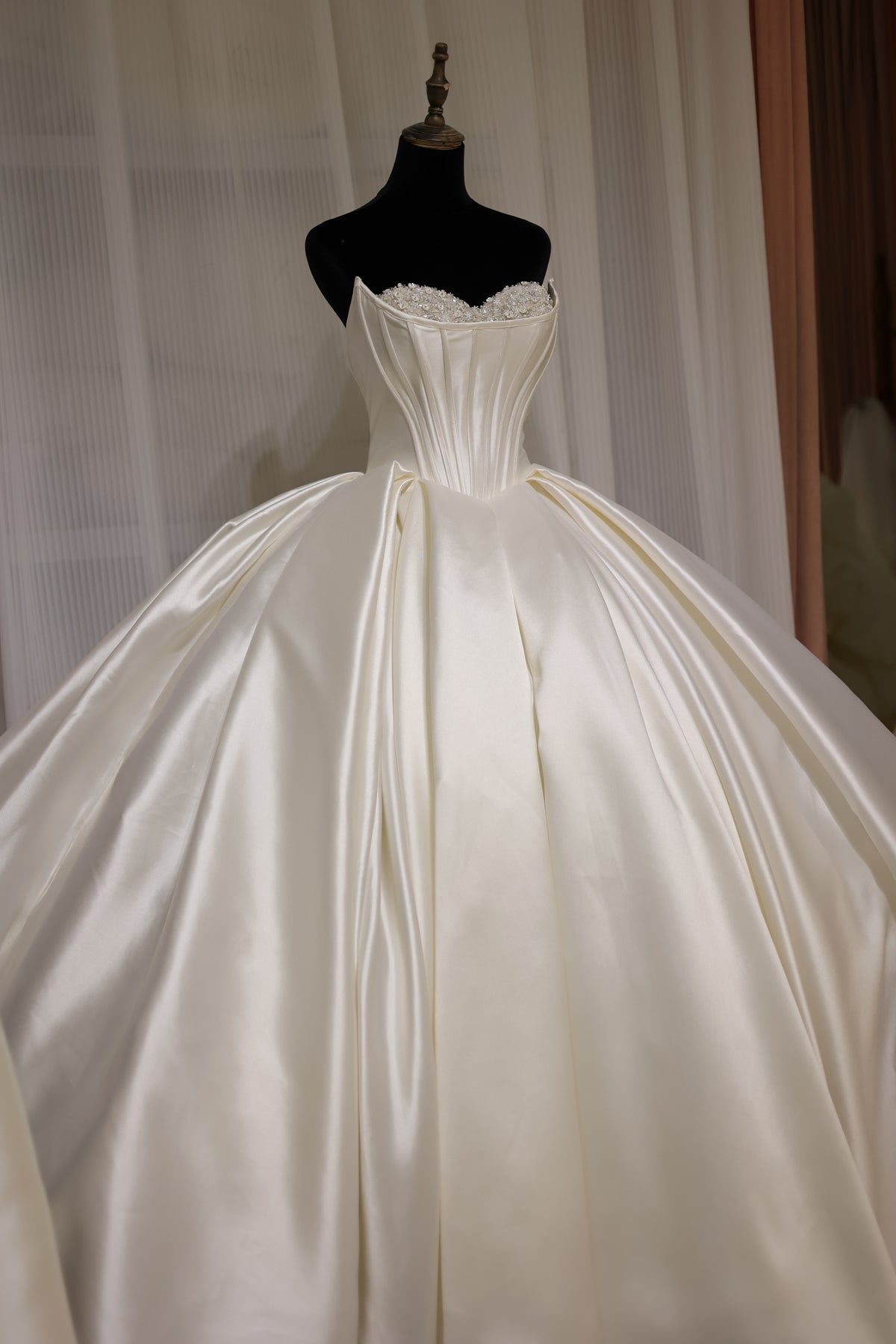 Luxury Pearl Strapless Ball Gown White Wedding Dress RS025