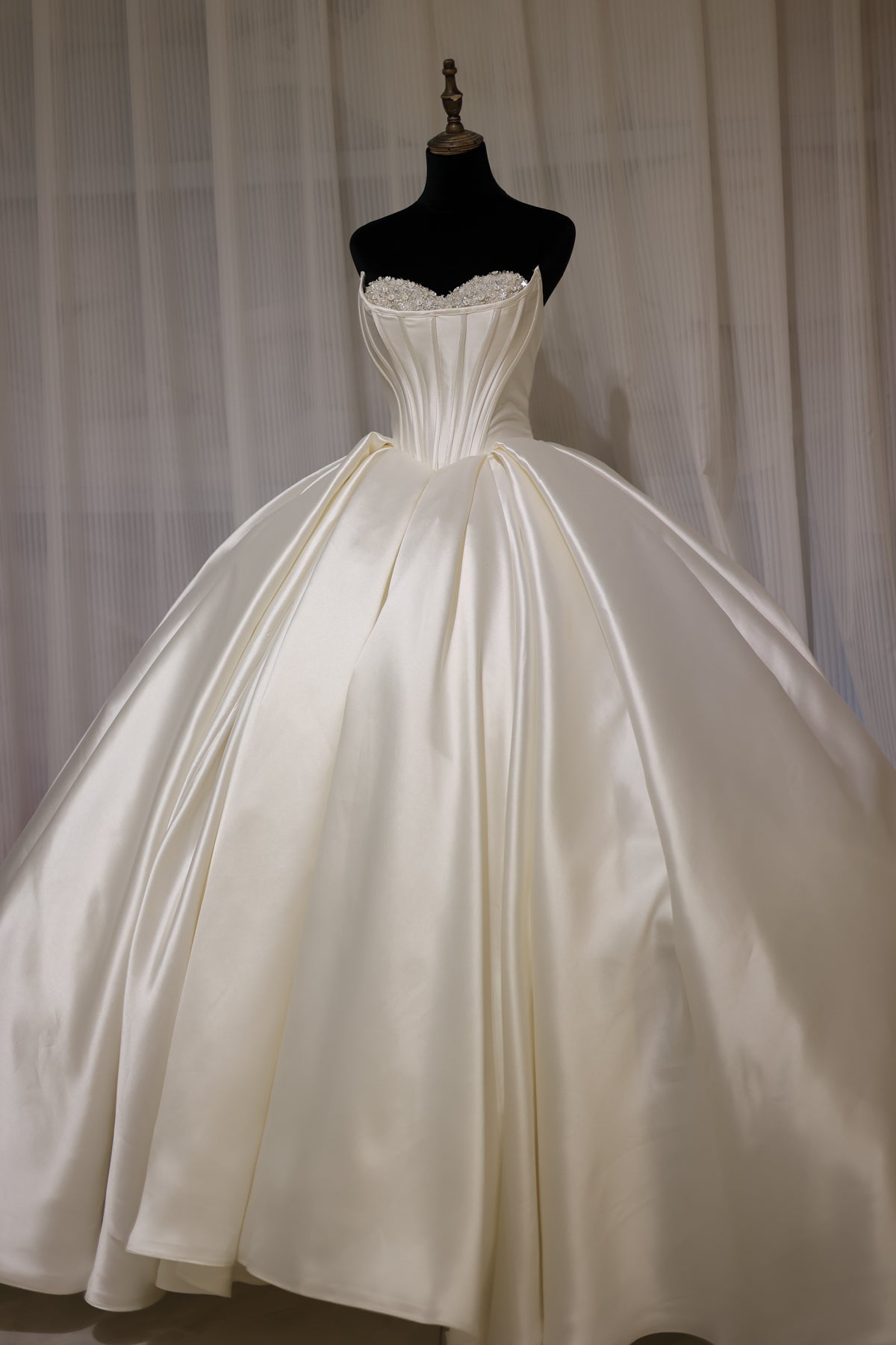 Luxury Pearl Strapless Ball Gown White Wedding Dress RS025