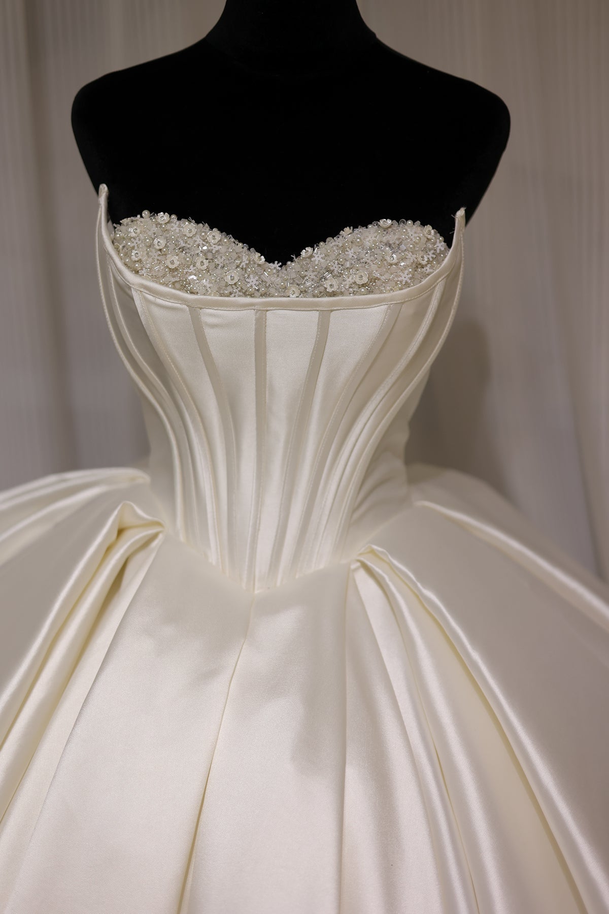 Luxury Pearl Strapless Ball Gown White Wedding Dress RS025