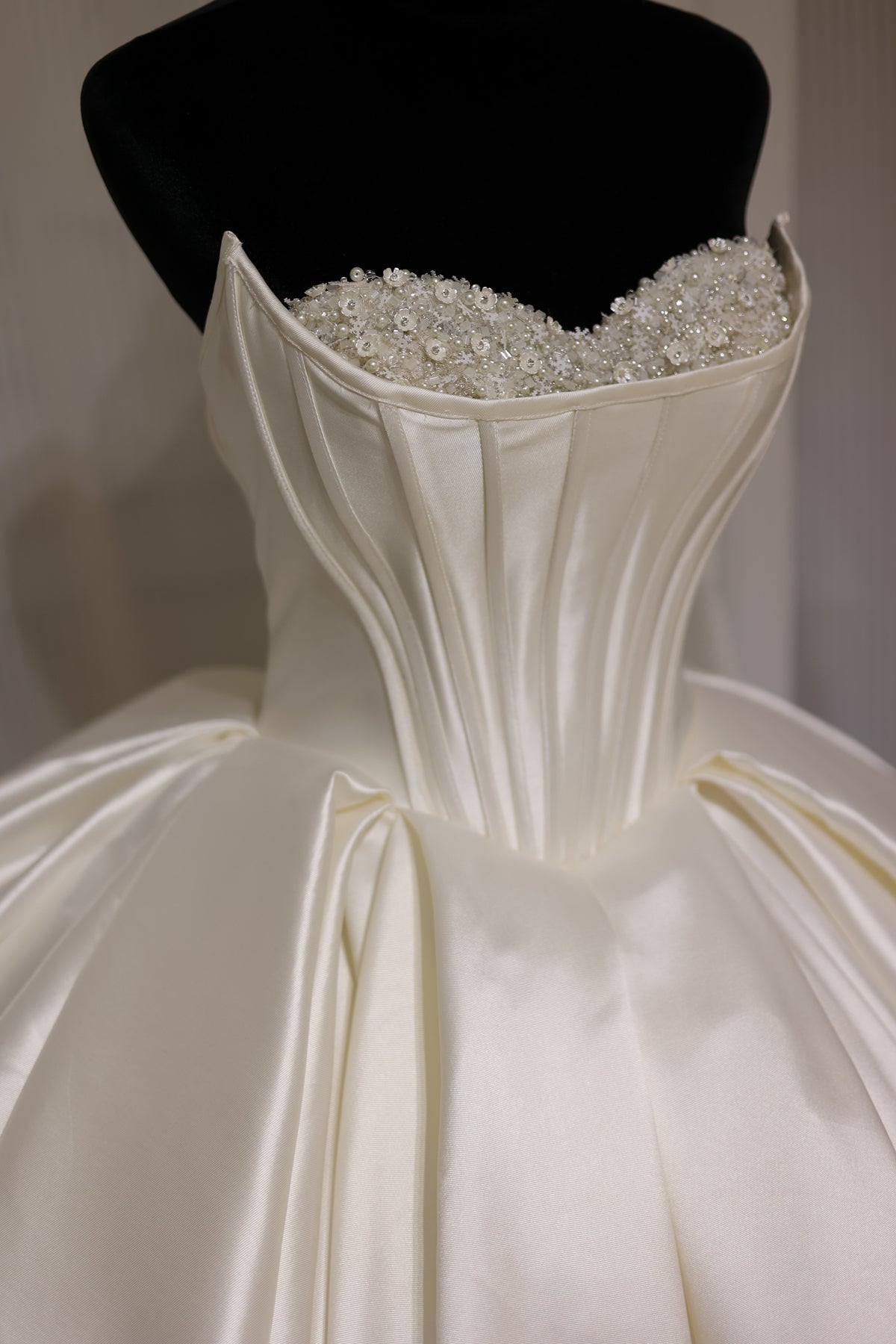 Luxury Pearl Strapless Ball Gown White Wedding Dress RS025