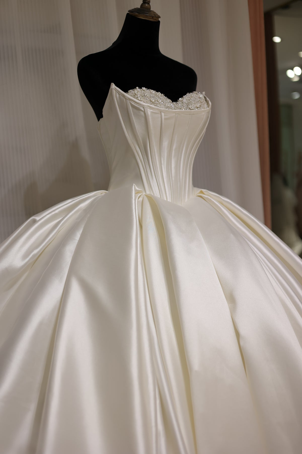 Luxury Pearl Strapless Ball Gown White Wedding Dress RS025