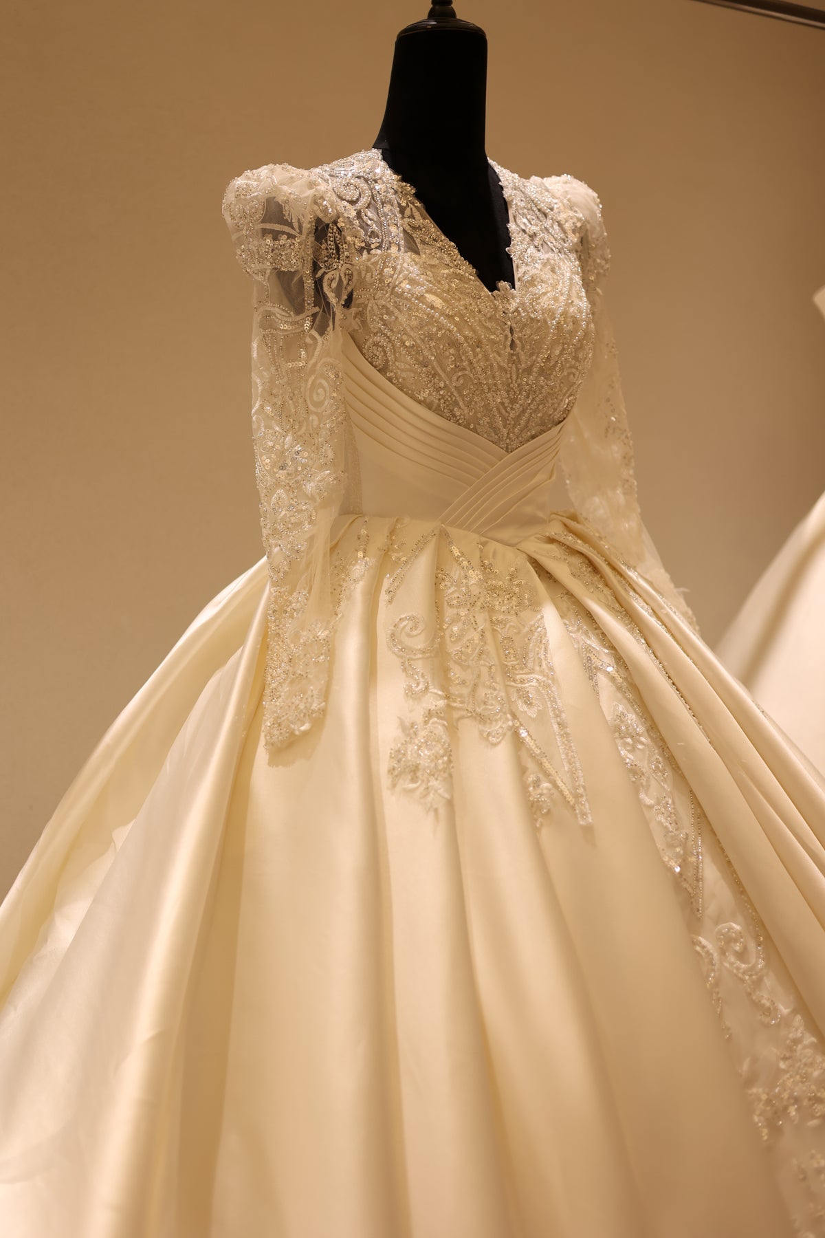 Vintage V-Neck Long Sleeve Satin Wedding Dress RS026