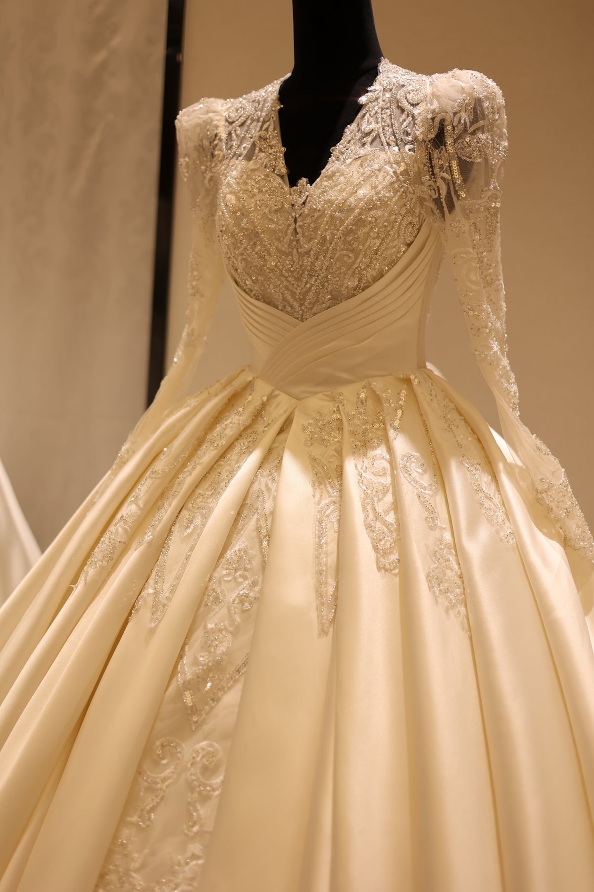 Vintage V-Neck Long Sleeve Satin Wedding Dress RS026