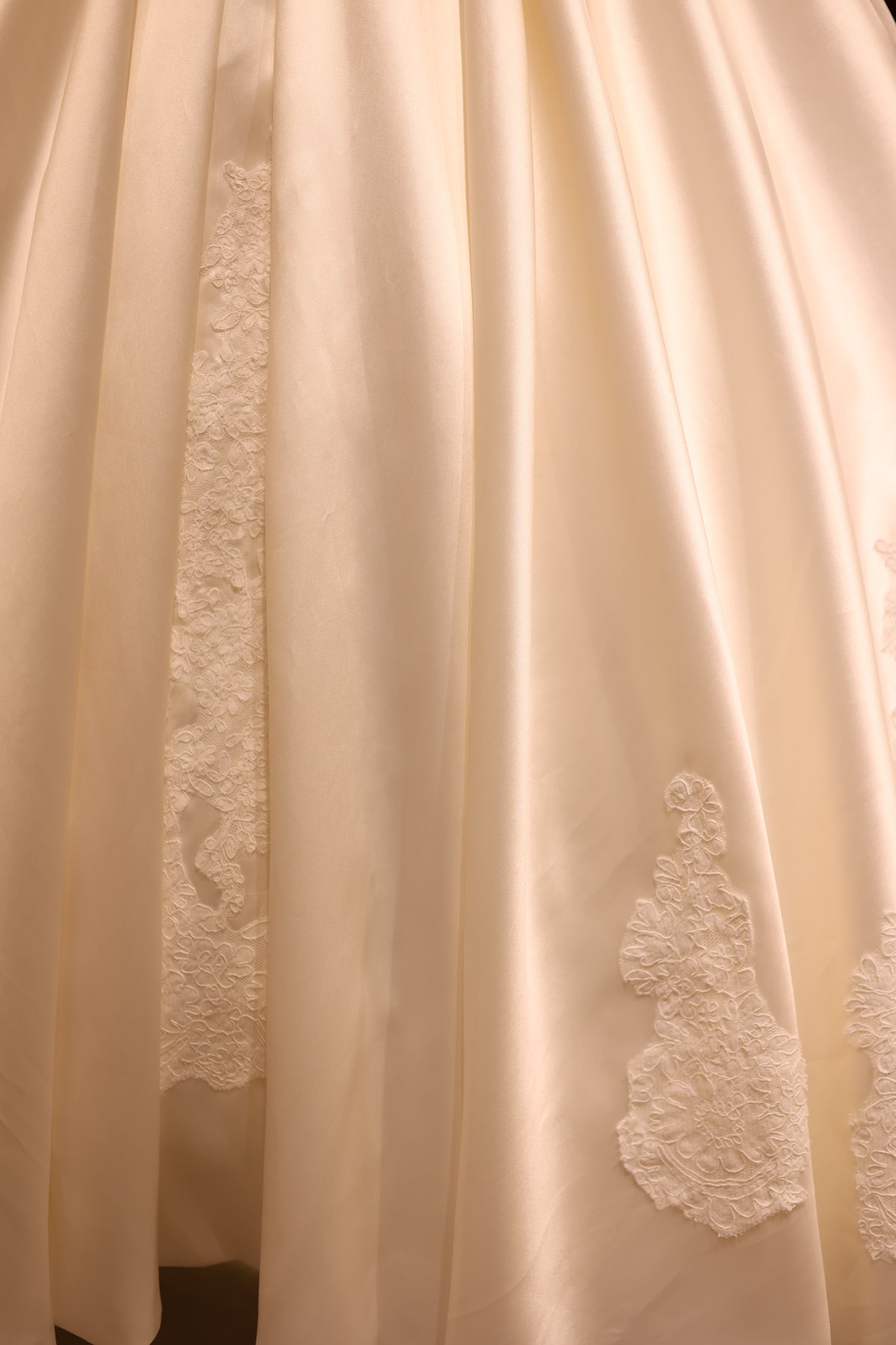 Vintage Lace Strapless Satin Ball Gown Wedding Dress RS029