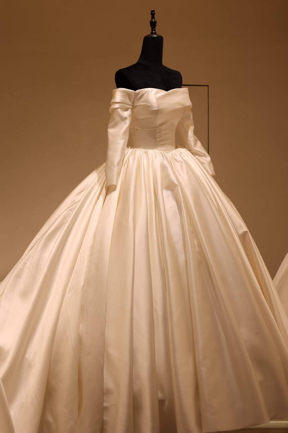 Luxury  Off-Shoulder Long Sleeve Ball Gown Wedding Dress RS031  White / Custom Made