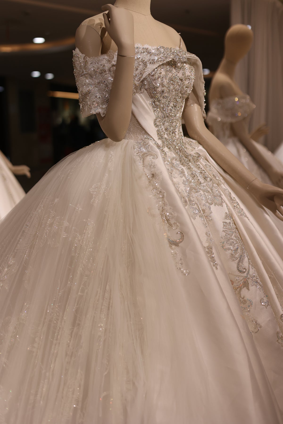 Luxury Off-Shoulder Ivory Satin Ball Gown Wedding Dress RS037