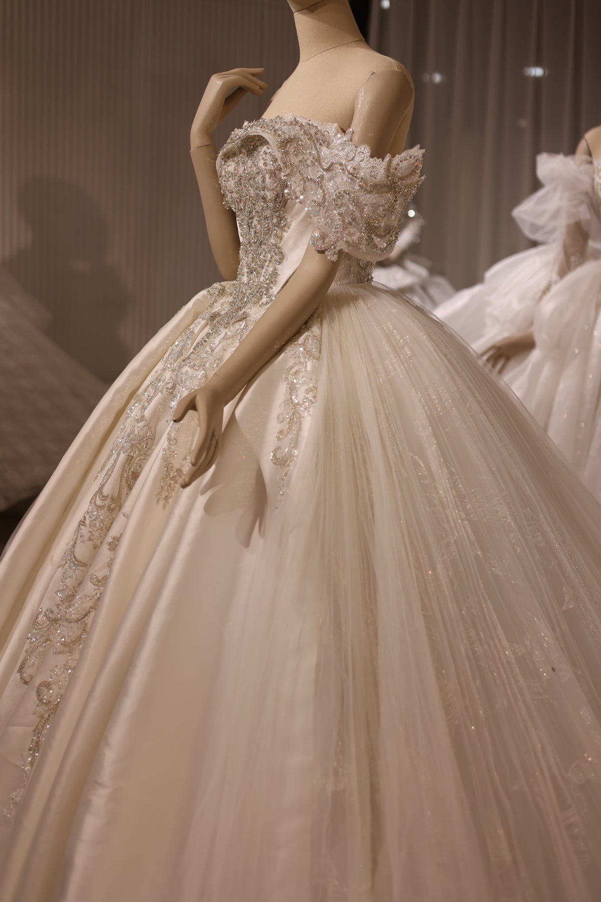 Luxury Off-Shoulder Ivory Satin Ball Gown Wedding Dress RS037