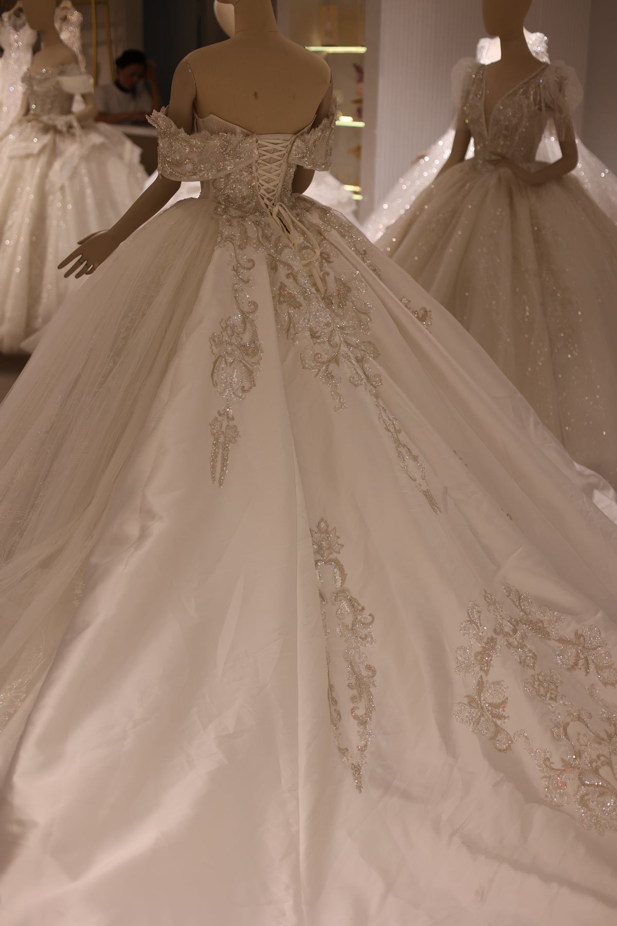 Luxury Off-Shoulder Ivory Satin Ball Gown Wedding Dress RS037