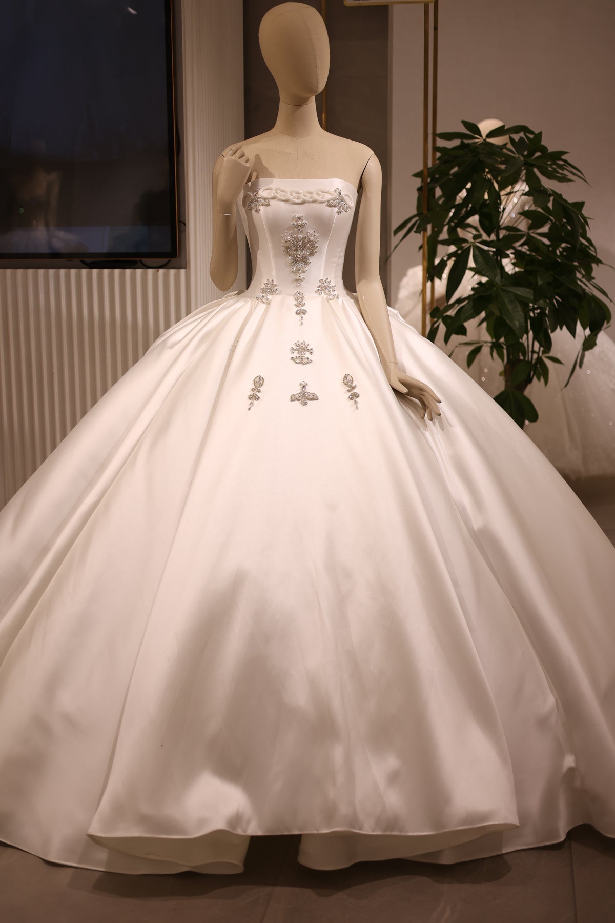 Simple Strapless Off-White Ball Gown Wedding Dress RS038