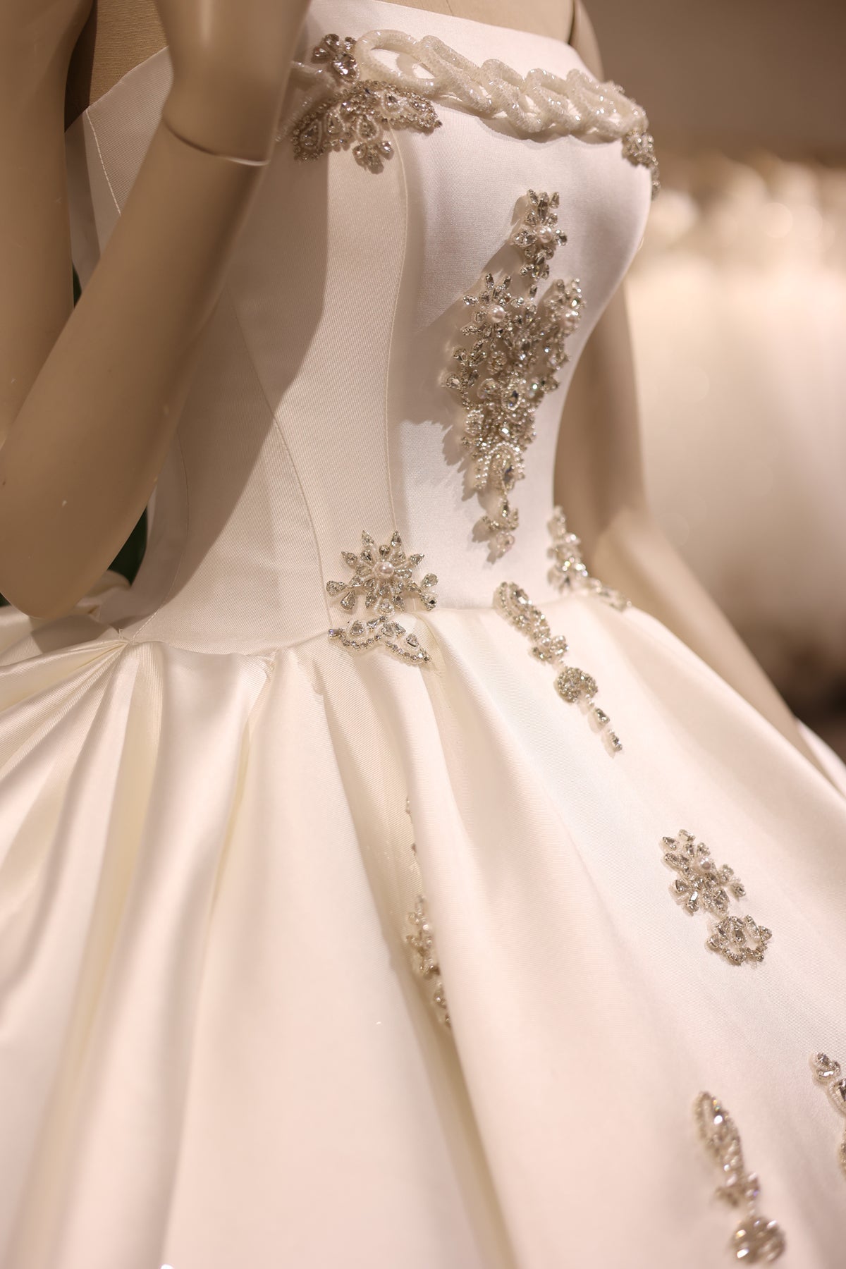 Simple Strapless Off-White Ball Gown Wedding Dress RS038