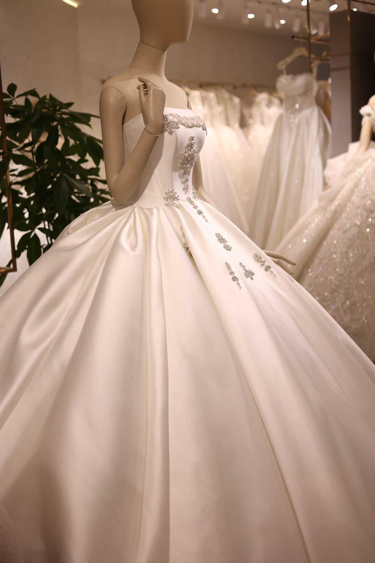 Simple Strapless Off-White Ball Gown Wedding Dress RS038
