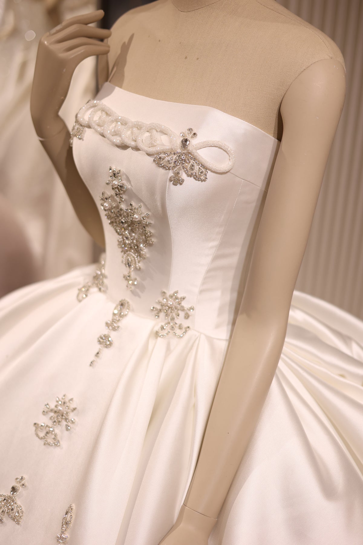 Simple Strapless Off-White Ball Gown Wedding Dress RS038
