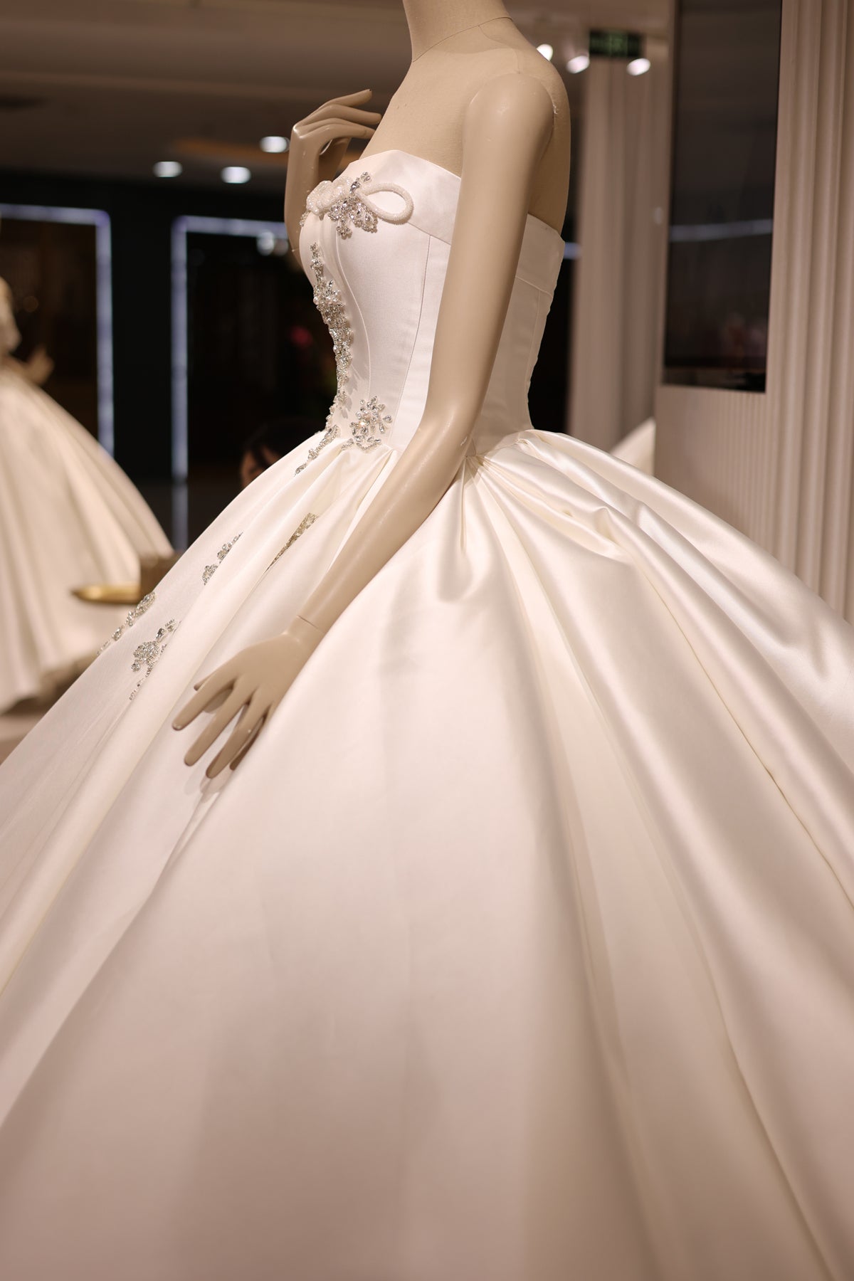 Simple Strapless Off-White Ball Gown Wedding Dress RS038