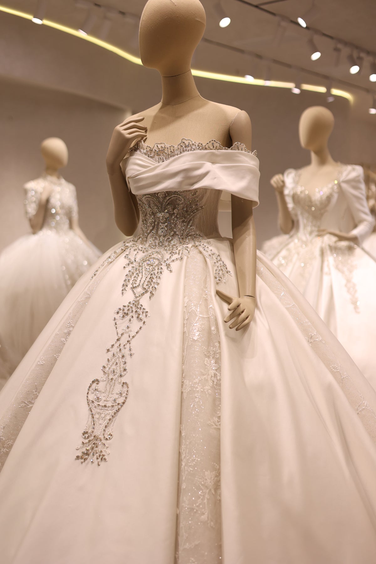 Glamorous Off-Shoulder White Ball Gown Wedding Dress RS040