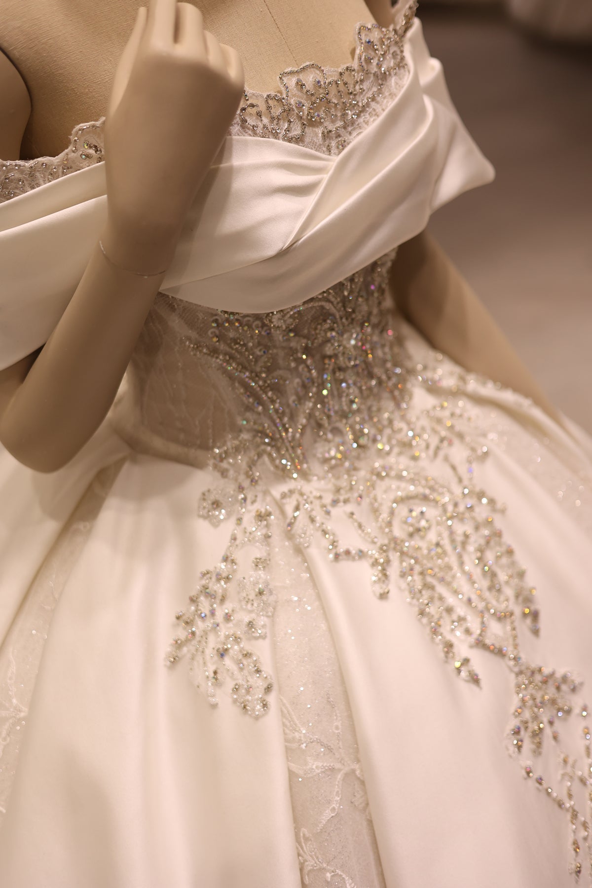 Glamorous Off-Shoulder White Ball Gown Wedding Dress RS040