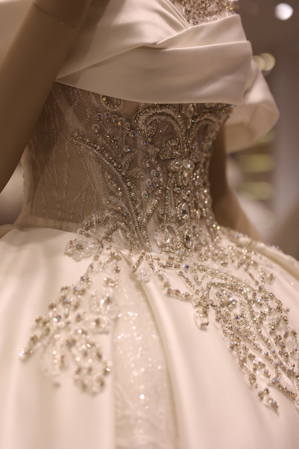 Glamorous Off-Shoulder White Ball Gown Wedding Dress RS040