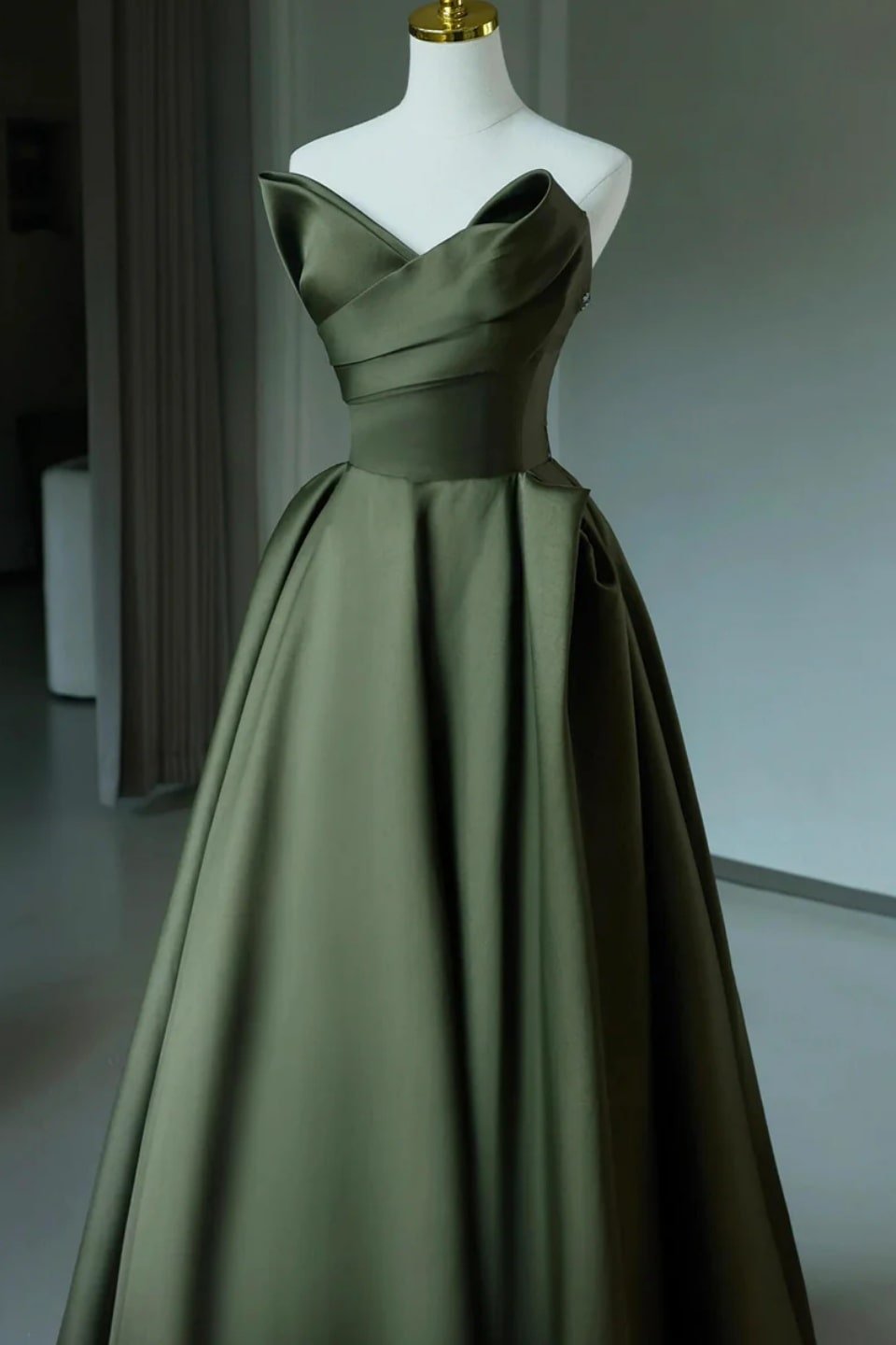 A-Line/Princess Satin V-Neck Long Prom Dress Strapless Formal Evening Dress