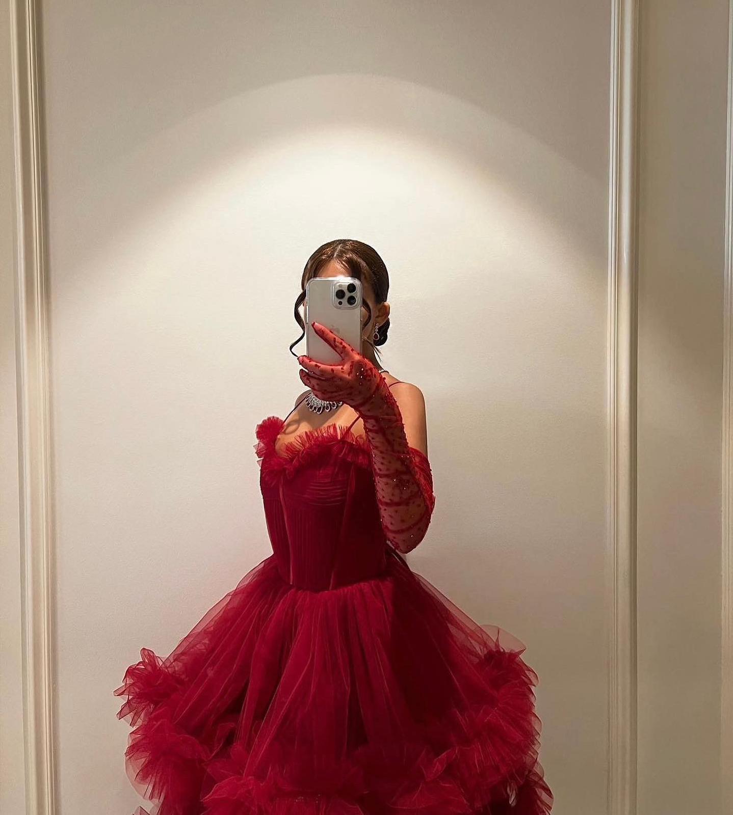 Burgundy Tulle Tiered Ruffles Evening Dresses with Gloves SS309